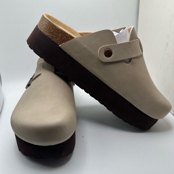 CUSHIONAIRE Women's Cork Footbed Platform Clog 9 SAND - Picture 6 of 7